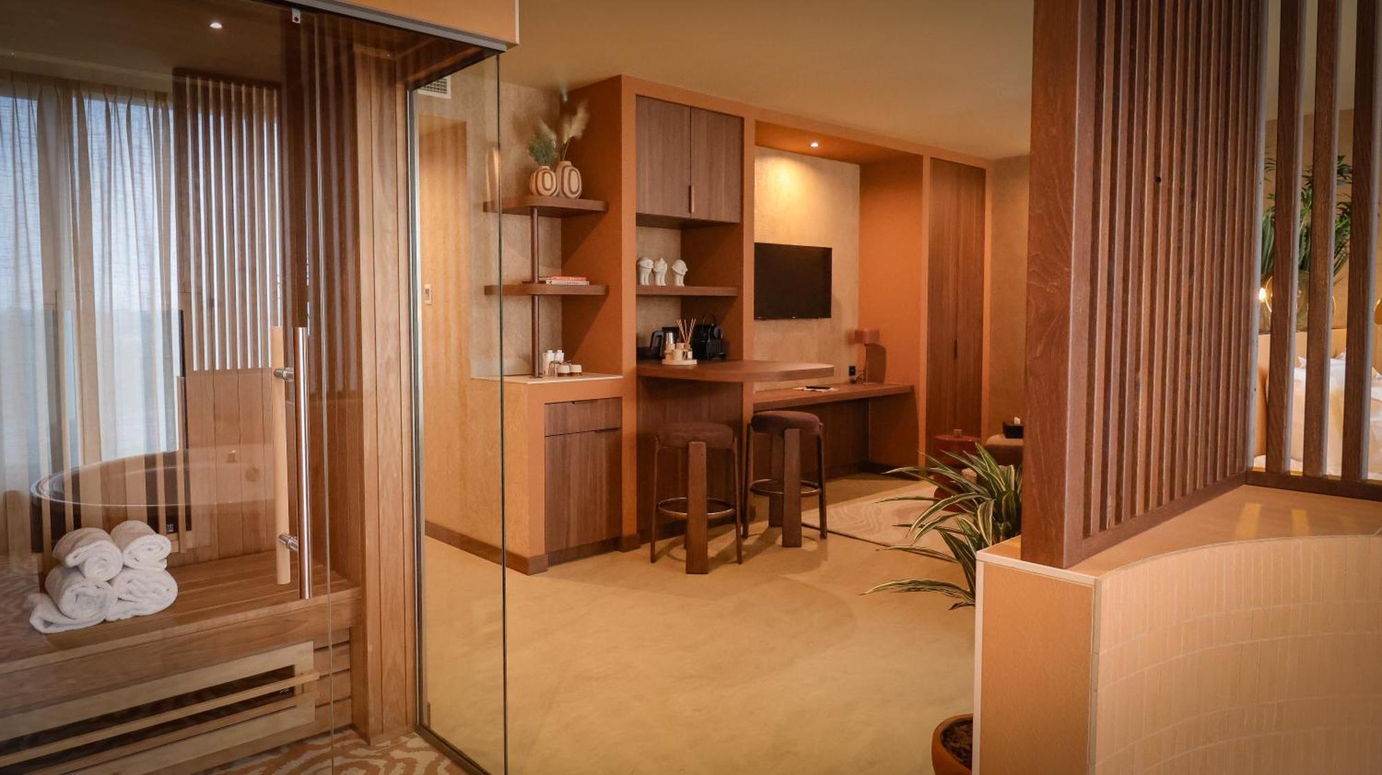 Queen Suite Spa Bath No Pets Allowed